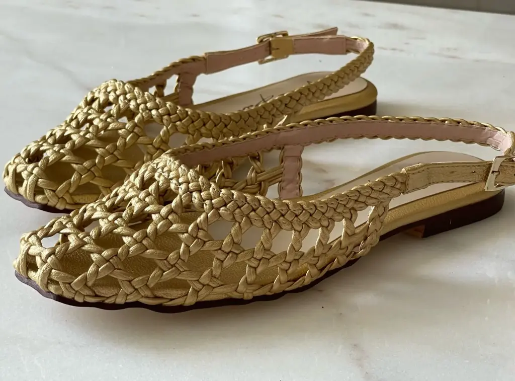 SANDALIA ALÍA TEJIDO ARTESANAL COLOR ORO