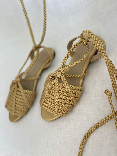 SANDALIA ATHENEA COLOR ORO