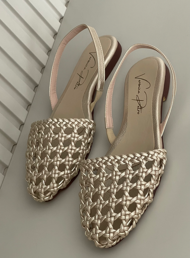 SANDALIA TEJIDA COLOR CHAMPAGNE 
